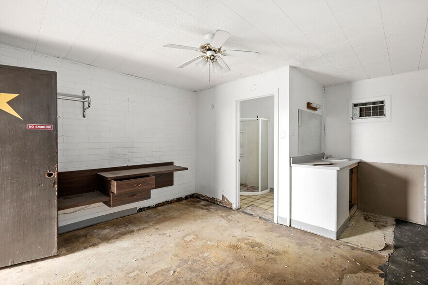 More Photos Of 1521 1st Ave NW, Great Falls Hotel For Sale