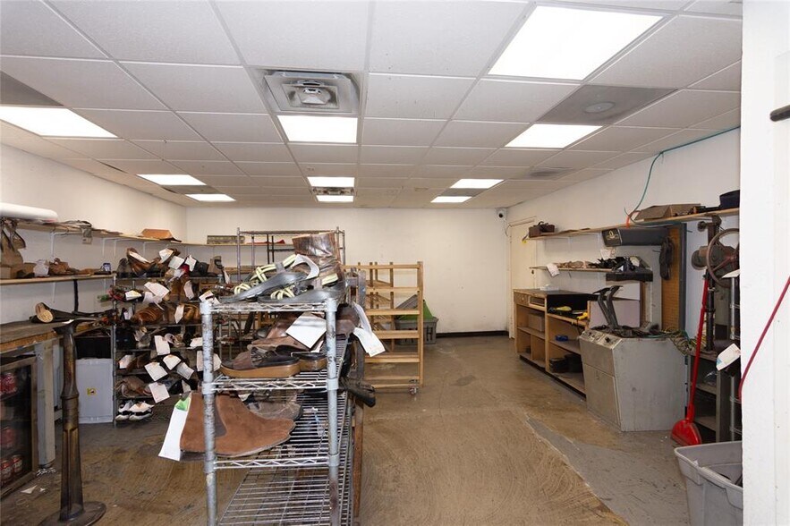 More Photos Of 4909 Commercial Park Dr, Austin Flex For Sale