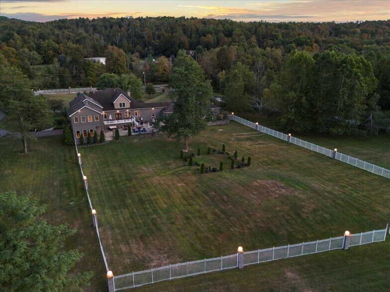 More Photos Of 3533 PA 2012, Union Dale Specialty For Sale