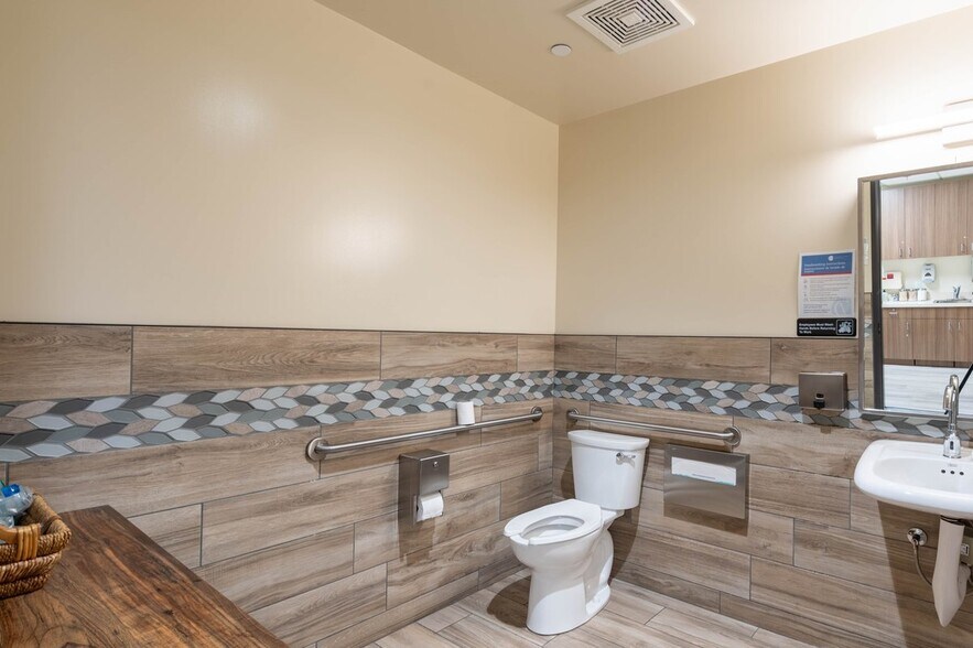 More Photos Of 5562 Philadelphia St, Chino Medical For Sale