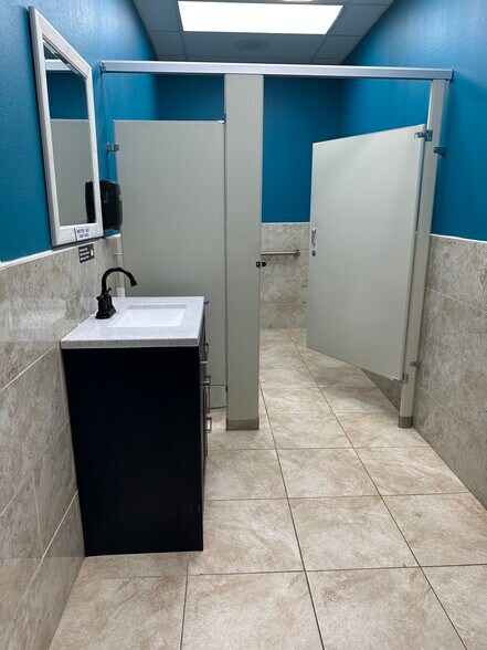 More Photos Of 713 W Southwest Loop 323, Tyler Freestanding For Sale