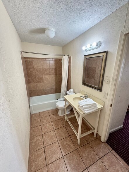 More Photos Of 990 Avenue K, Marrero Hotel For Sale