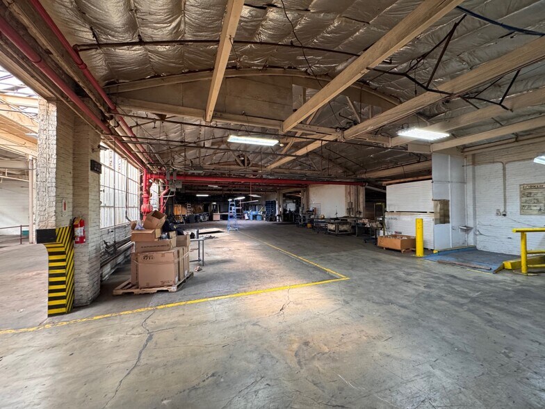 More Photos Of 1014-1054 N Kolmar Ave, Chicago Warehouse For Lease