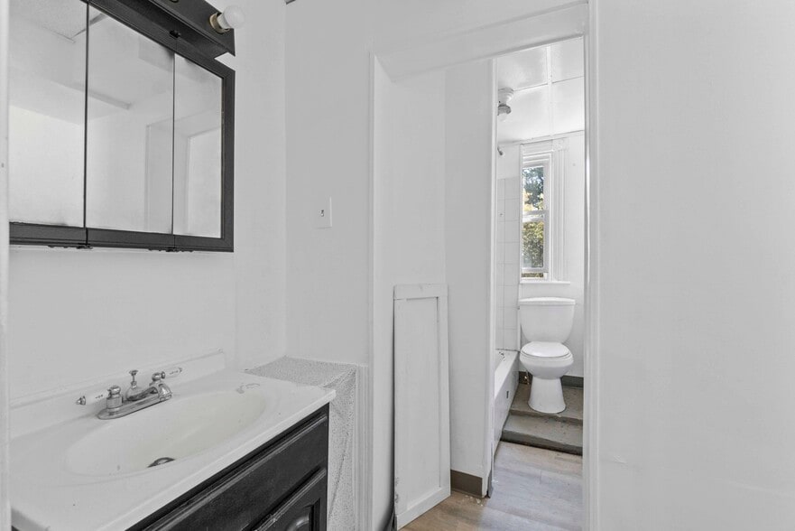 More Photos Of 5447 Belair Rd, Baltimore Storefront Retail Office For Sale