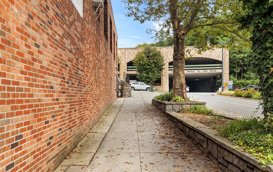 More Photos Of 37-39 Glen St, Glen Cove Office Residential For Sale