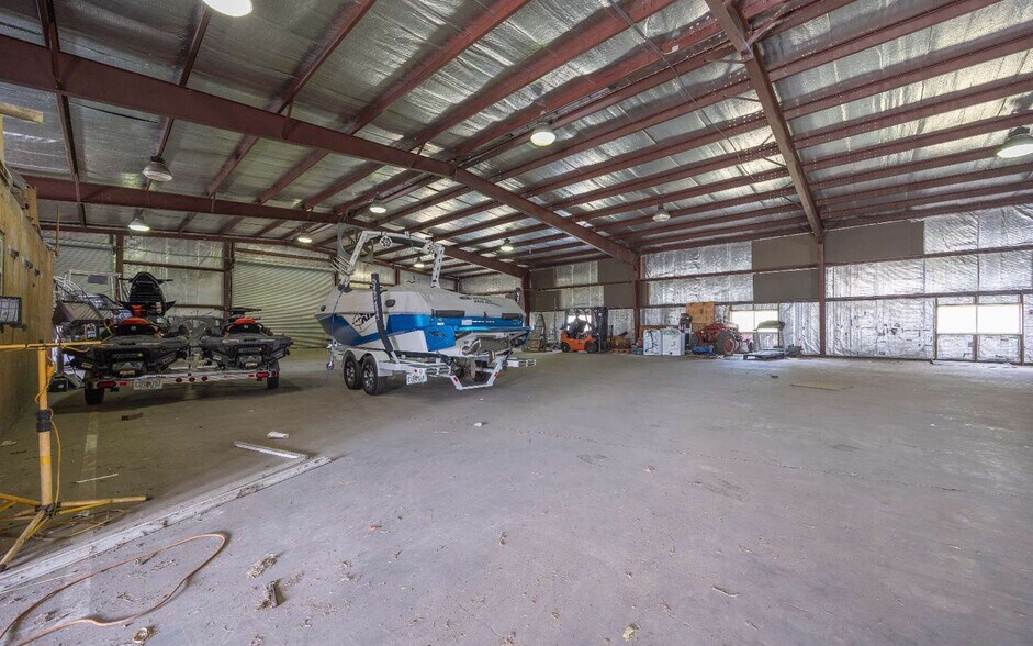 More Photos Of 6101 County Road 136, Live Oak Warehouse For Lease