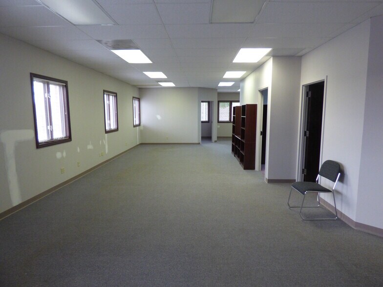 More Photos Of 10016 Office Center Ave, Saint Louis Office For Lease