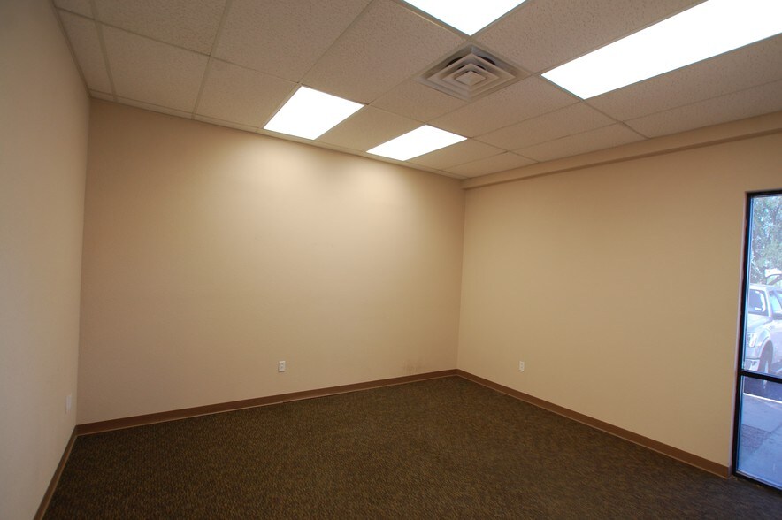 More Photos Of 6101 43rd St, Lubbock Storefront For Lease