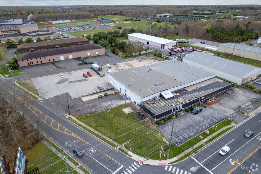 More Photos Of 701 W Delilah Rd, Pleasantville Warehouse For Lease