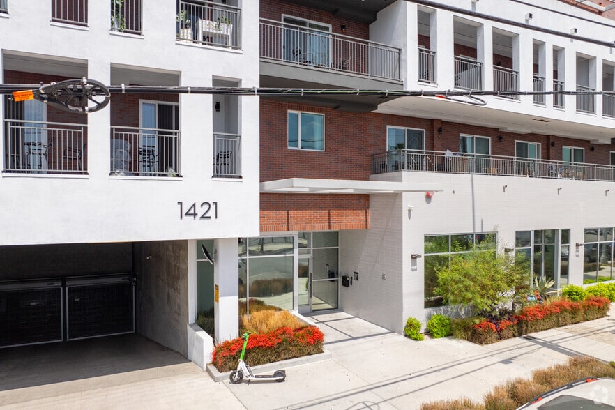 More Photos Of 1421-1439 W Adams Blvd, Los Angeles Apartments For Lease