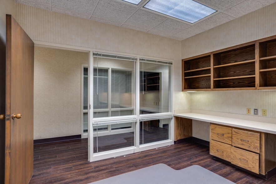 More Photos Of 2716 Commerce St, Wichita Falls Industrial For Sale