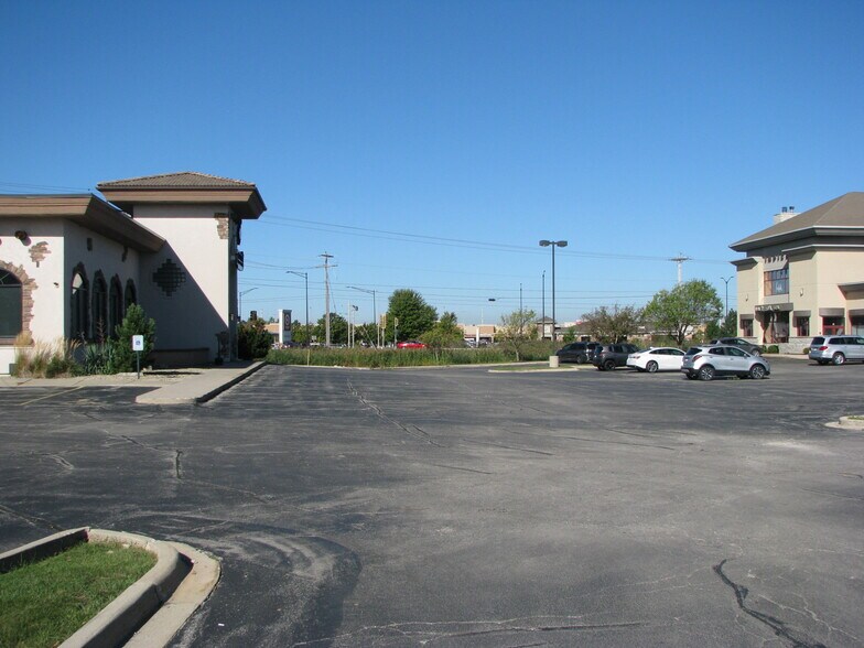 More Photos Of 2071 Central Dr, Green Bay General Retail For Lease