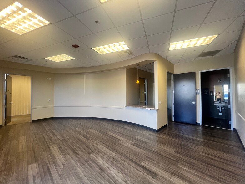 More Photos Of 10750 W McDowell Rd, Avondale Medical For Lease
