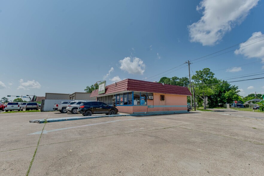 More Photos Of 2915 Market St, Baytown General Retail For Sale