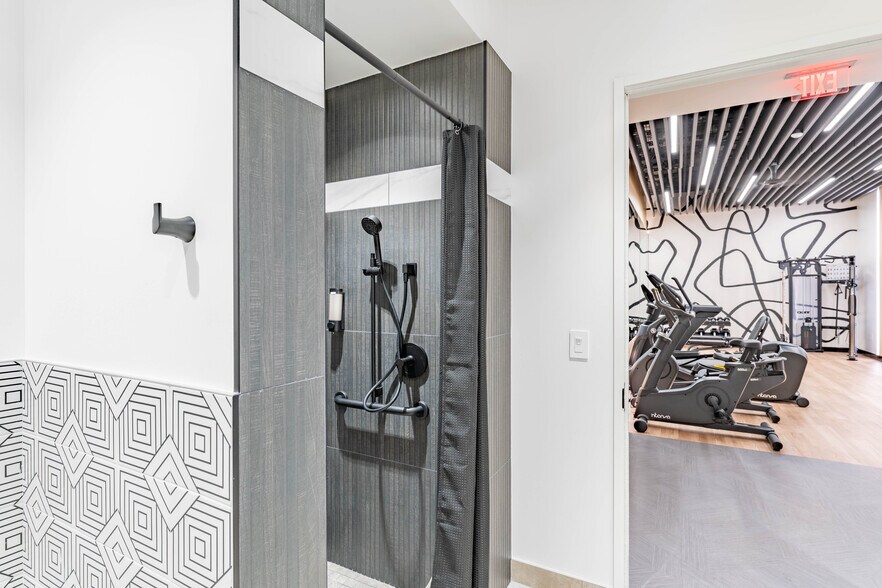 More Photos Of 8080 N Central Expy, Dallas Office For Lease