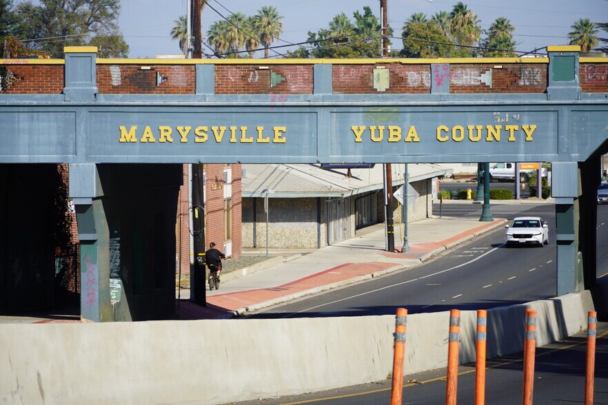 More Photos Of 400-406 D St, Marysville Storefront For Lease