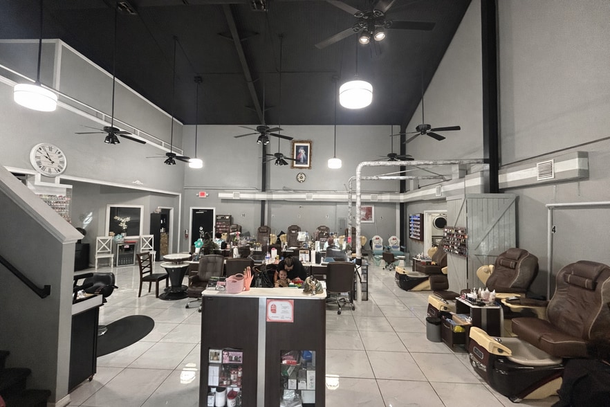 More Photos Of 1309 S Collins St, Plant City Freestanding For Sale