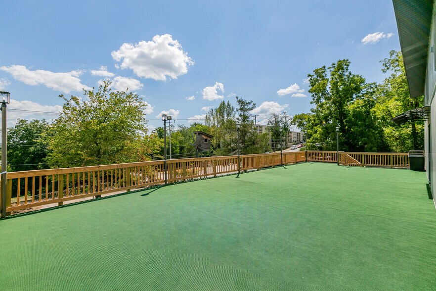 More Photos Of 1116 W Highway 76, Branson General Retail For Lease