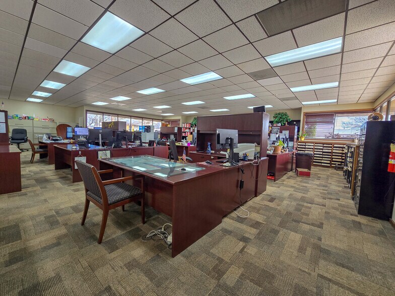 More Photos Of 123 W Highland St, Shawnee Office For Sale