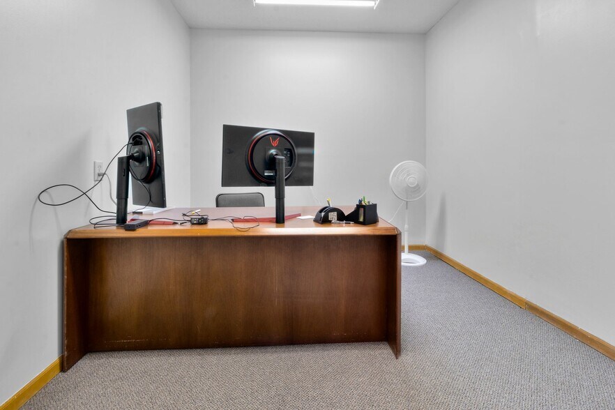 More Photos Of 1105 W Main St, Greenfield Office For Sale