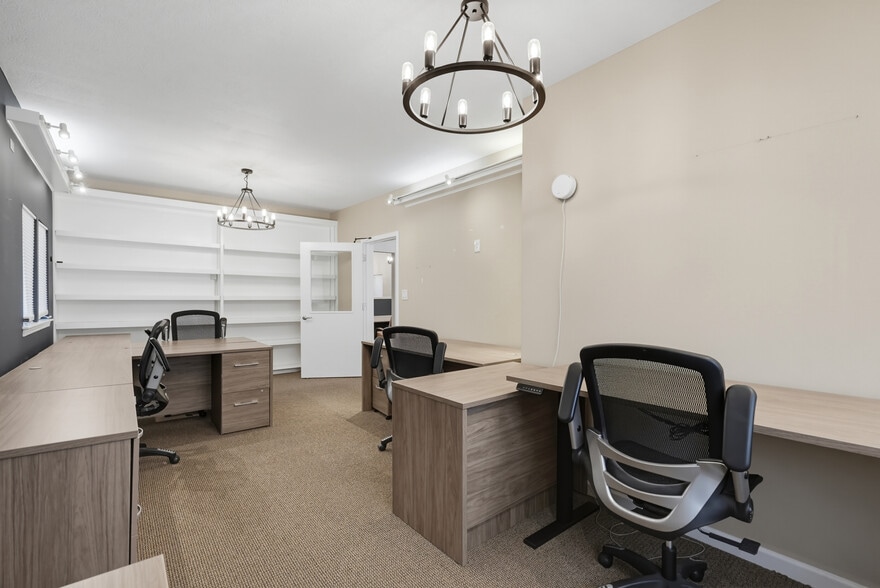 More Photos Of 9503 Brandywine Rd, Northfield Office For Lease