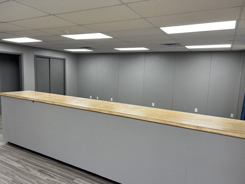 More Photos Of 1910 W Cardinal Dr, Beaumont Industrial For Lease