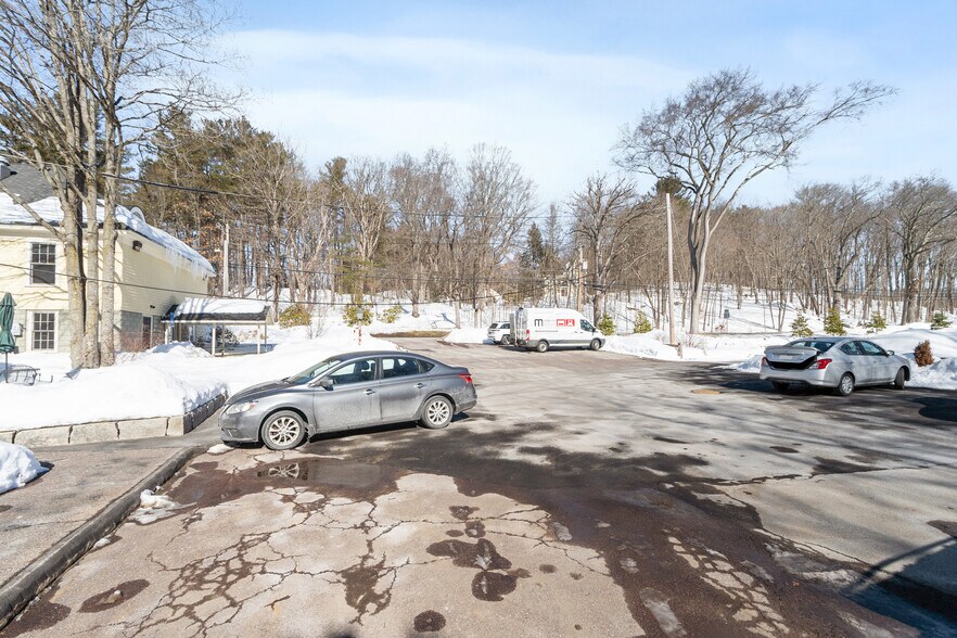 More Photos Of 561 Main St, Boxford General Retail For Sale