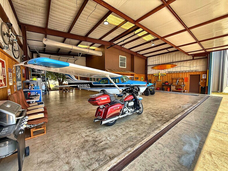 More Photos Of 537 Aviator Dr, Fort Worth Airplane Hangar For Sale