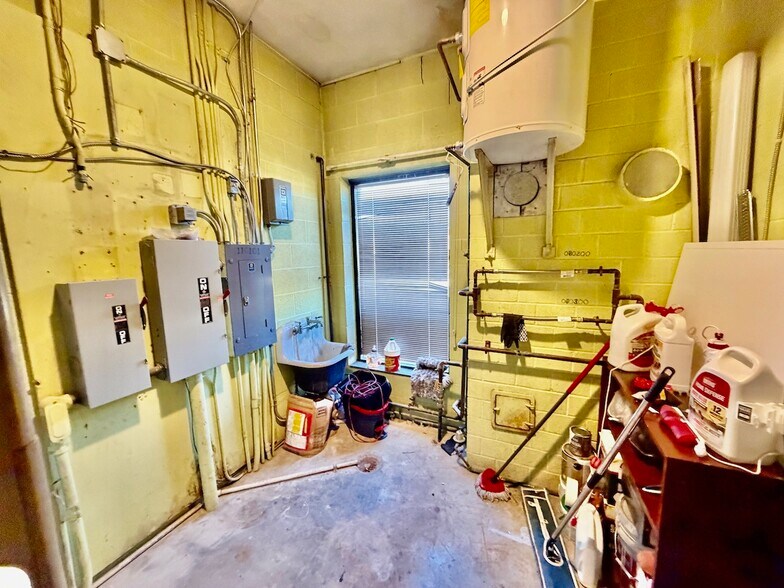 More Photos Of 2455 Stanley Ave, Dayton Auto Dealership For Sale