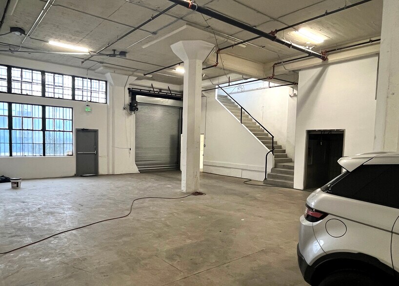 More Photos Of 405 Towne Ave, Los Angeles Showroom For Sale
