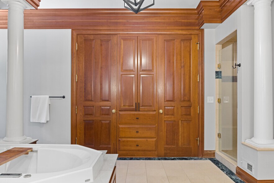 More Photos Of 5455 Plantation Rd, Sunbury Lodge Meeting Hall For Sale