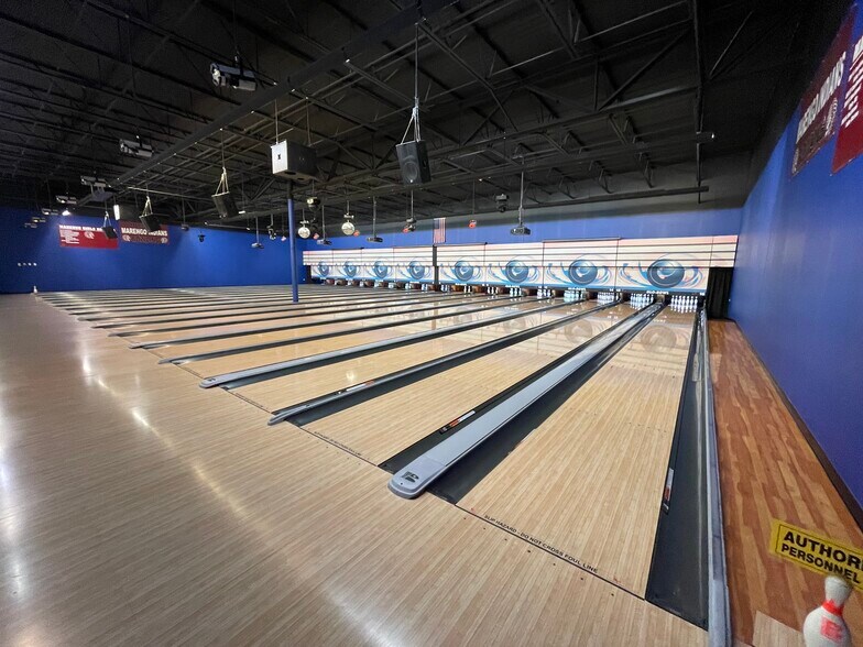More Photos Of 101 Franks Rd, Marengo Bowling Alley For Lease