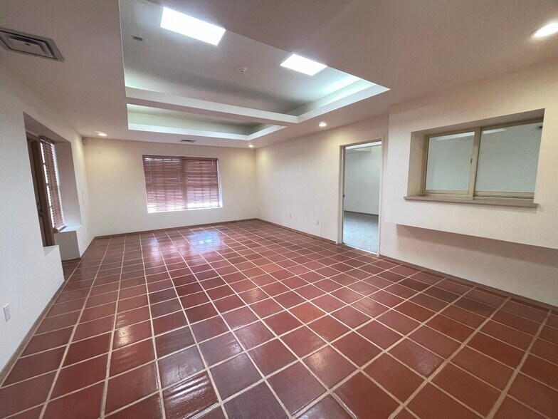 More Photos Of 1709 Girard Blvd NE, Albuquerque Medical For Lease