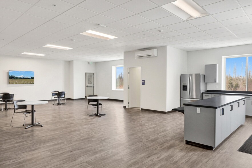 More Photos Of 5457 Pacific Fern Dr, Ferndale Manufacturing For Lease