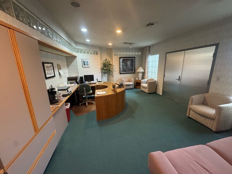 More Photos Of 3170 Us-50, South Lake Tahoe Office For Sale