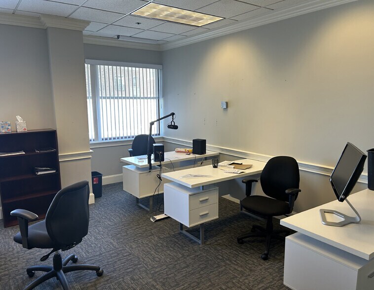 More Photos Of 180 Haven St, Reading Office For Lease