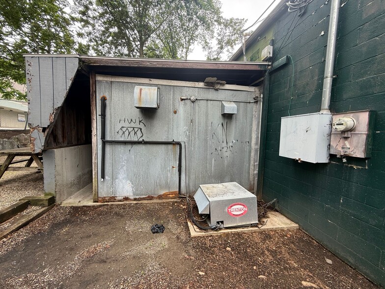 More Photos Of 643 Chandler St, Worcester Restaurant For Lease