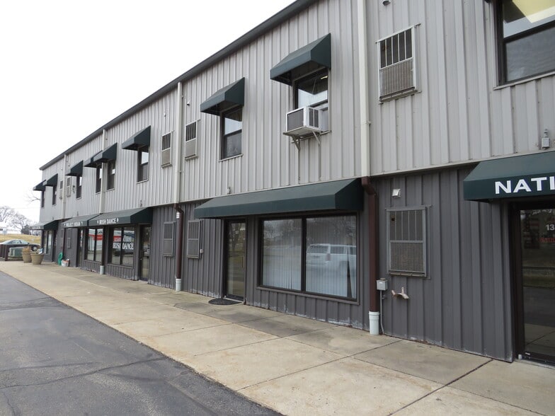 More Photos Of 113-137 W Wapella St, Minooka General Retail For Lease