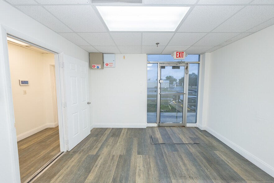 More Photos Of 4093 N 28th Way, Hollywood Warehouse For Lease