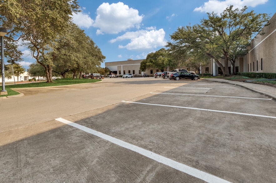 More Photos Of 1720-1750 Hurd Dr, Irving Warehouse For Lease