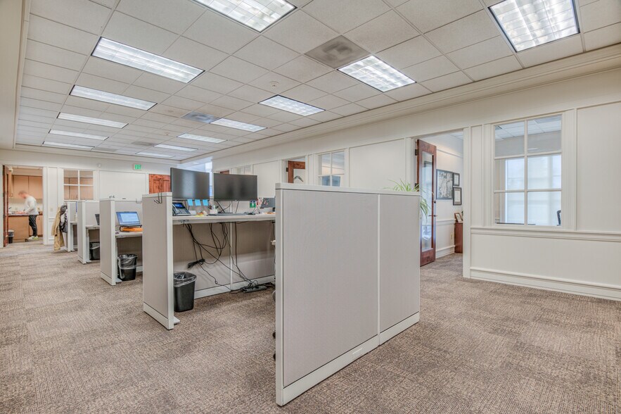 More Photos Of 345 SE 3rd St, Bend Office For Sale