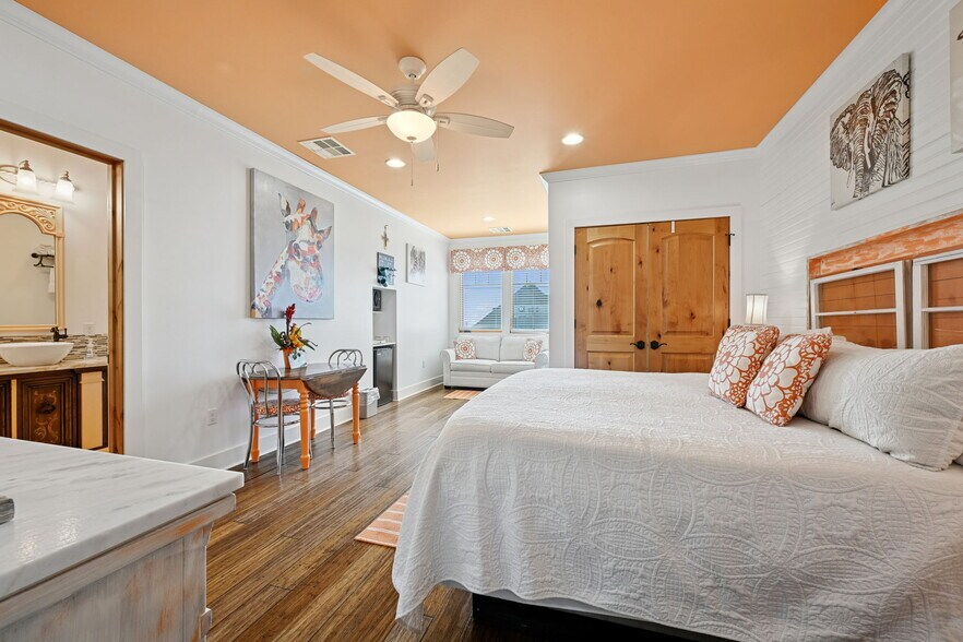 More Photos Of 124 Lafitte St, Mandeville Hospitality For Sale