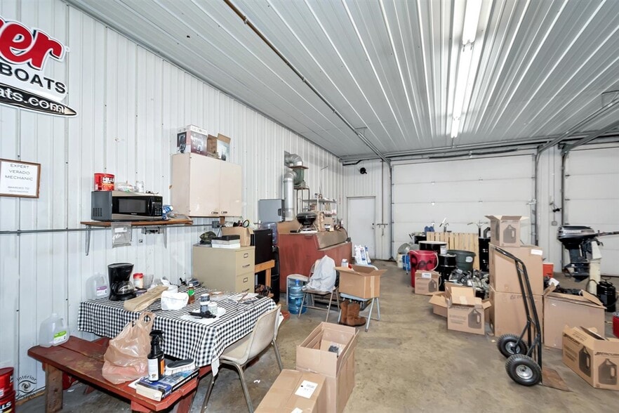 More Photos Of 879 Bedford Rd, Morris Showroom For Lease