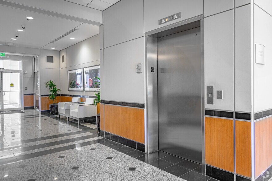 More Photos Of 11181 Health Park Blvd, Naples Medical For Lease