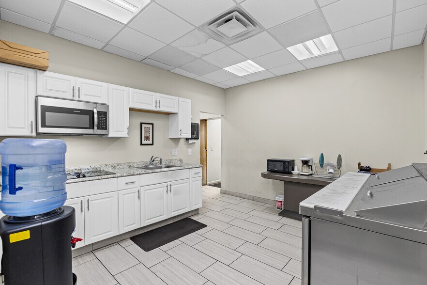 More Photos Of 26051 Michigan Ave, Inkster Warehouse For Sale