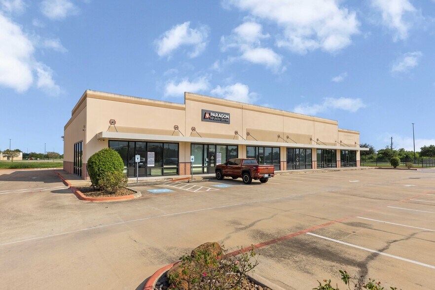 More Photos Of 780 Clear Lake City Blvd, Webster Freestanding For Lease