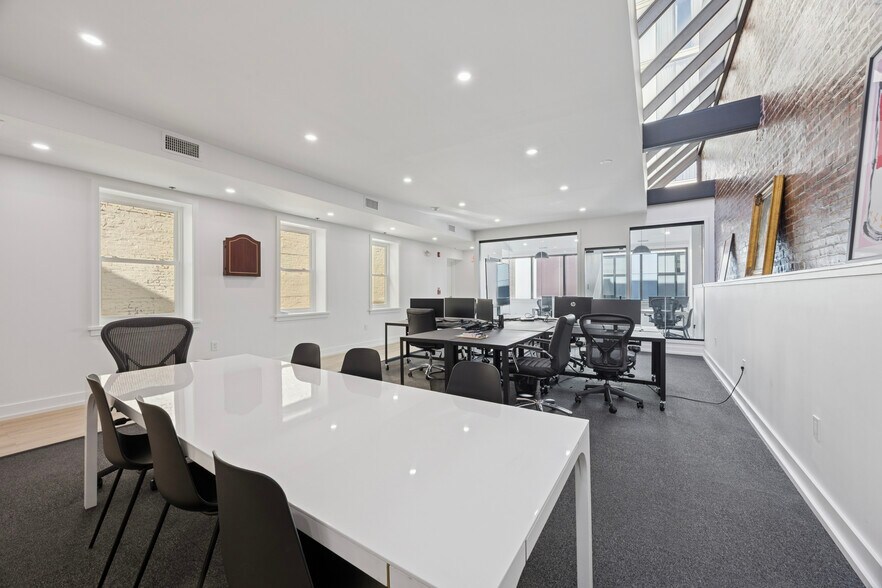 More Photos Of 1631-1633 Locust St, Philadelphia Office For Lease