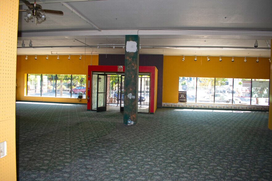 More Photos Of 124-148 S Cloverdale Blvd, Cloverdale Freestanding For Lease