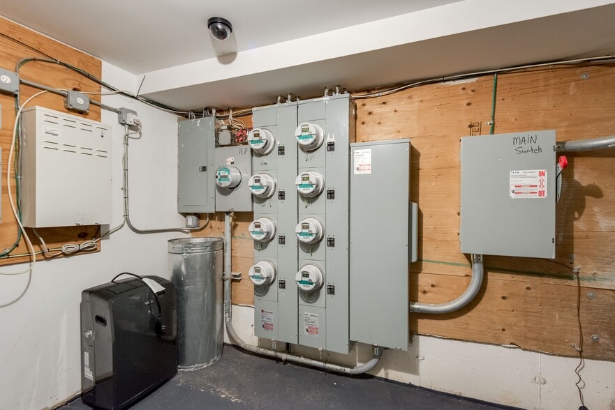 More Photos Of 10430 39th Ave, Corona Apartments For Sale