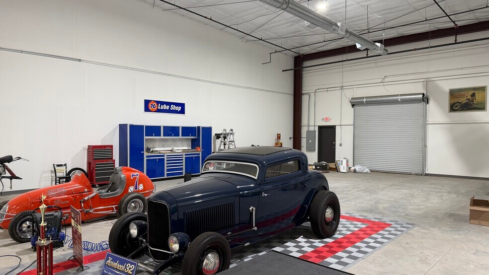 More Photos Of 2433 Tarpley Rd, Carrollton Warehouse For Lease